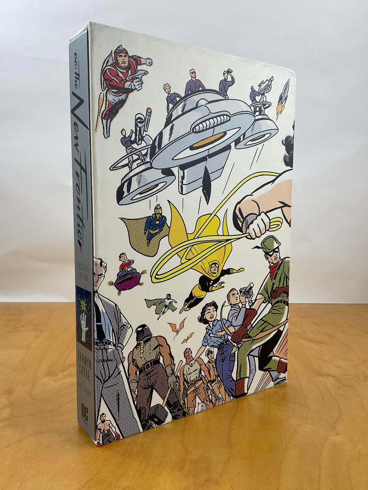 Overkill: The Art of Tomer Hanuka – Stuart Ng Books